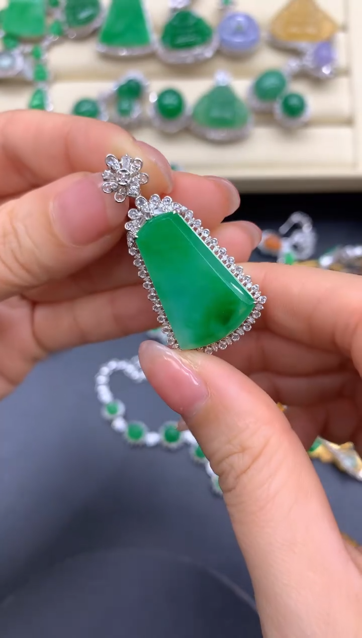 【闪购商品】翡翠颈饰18K金镶嵌645-中国好珍宝