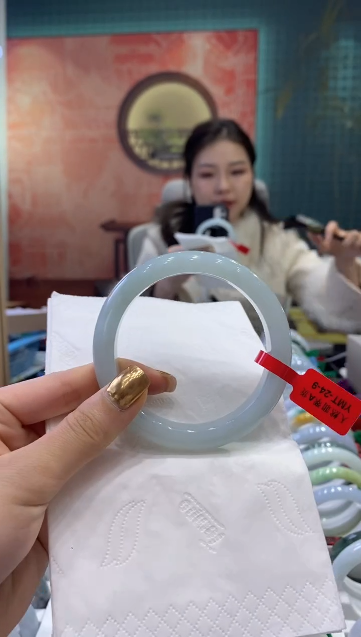 【闪购商品】翡翠手镯未镶嵌多人12778