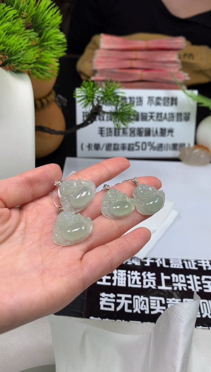 颈饰18K金镶嵌翡翠---122578多样性发其一