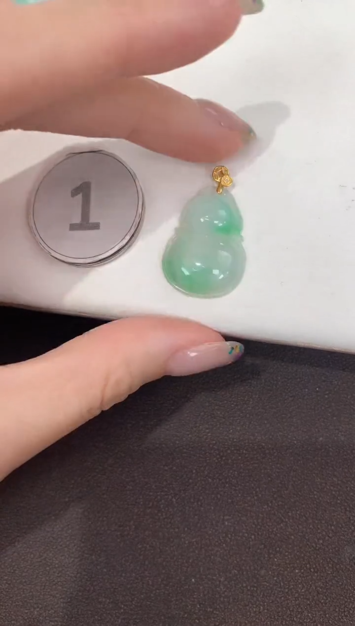 颈饰18K金镶嵌翡翠 天然缅甸a货翡翠