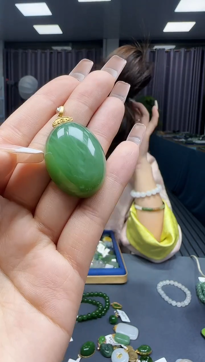 【闪购商品】和田玉挂件18K金镶嵌1