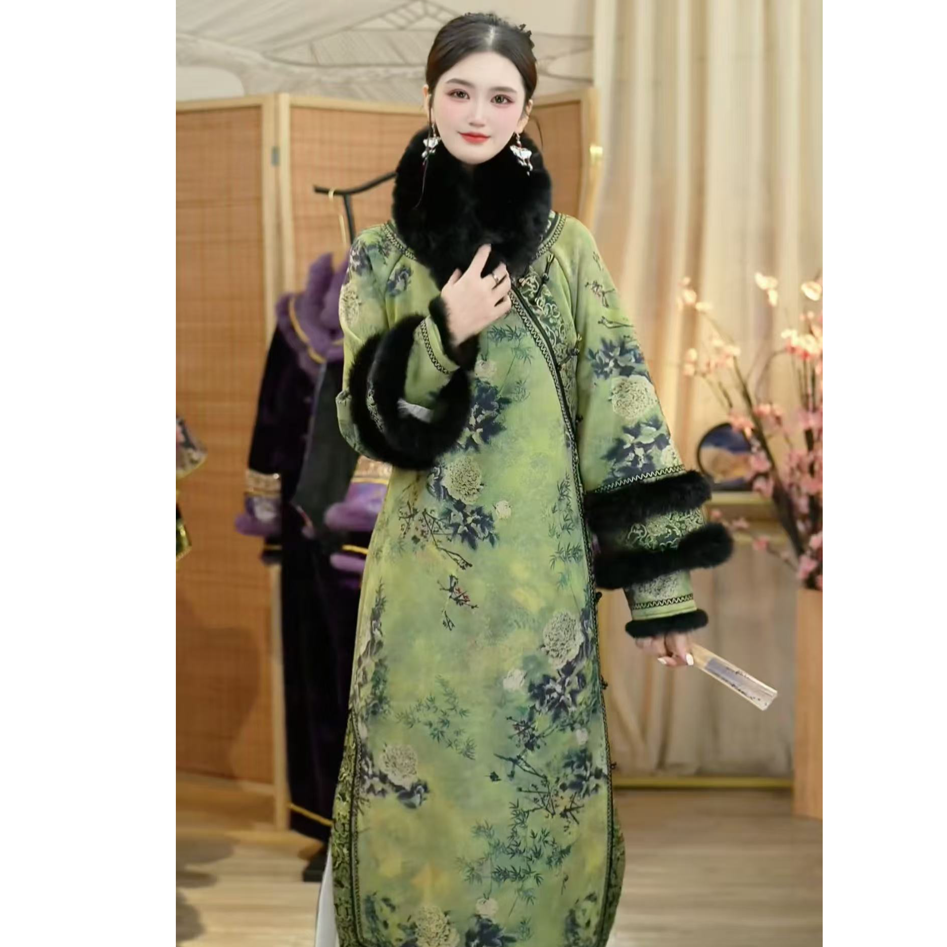 花无雪2025冬季新款绿色民族风加绒复古日常女装旗袍（5915）