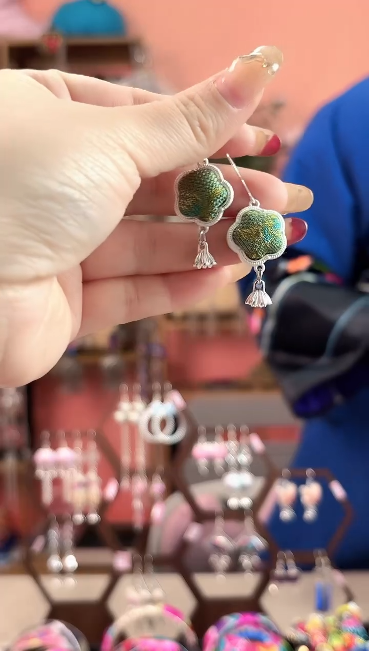 艺枝独绣手工饰品251