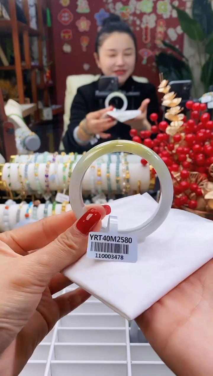 【闪购商品】翡翠手镯未镶嵌82黄加绿52-54/12.3*7.5