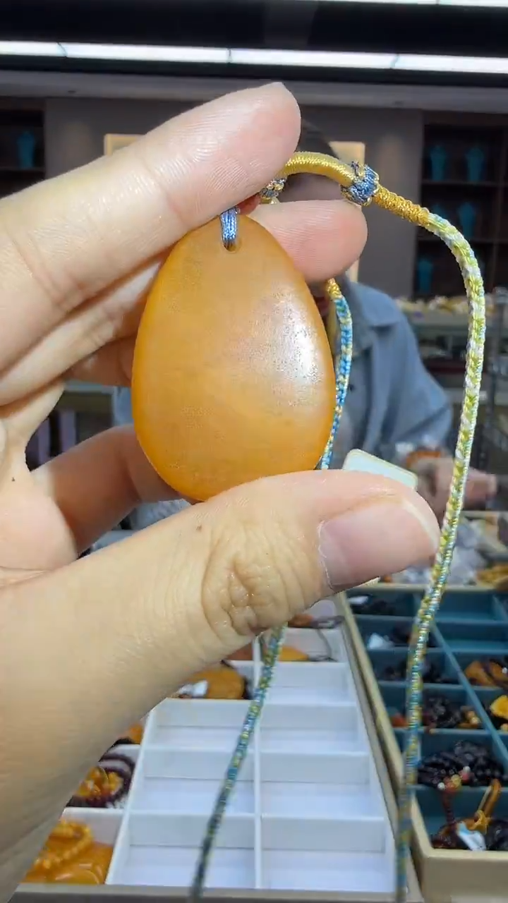 琥珀颈饰未镶嵌253秒拍号 假一罚三 
