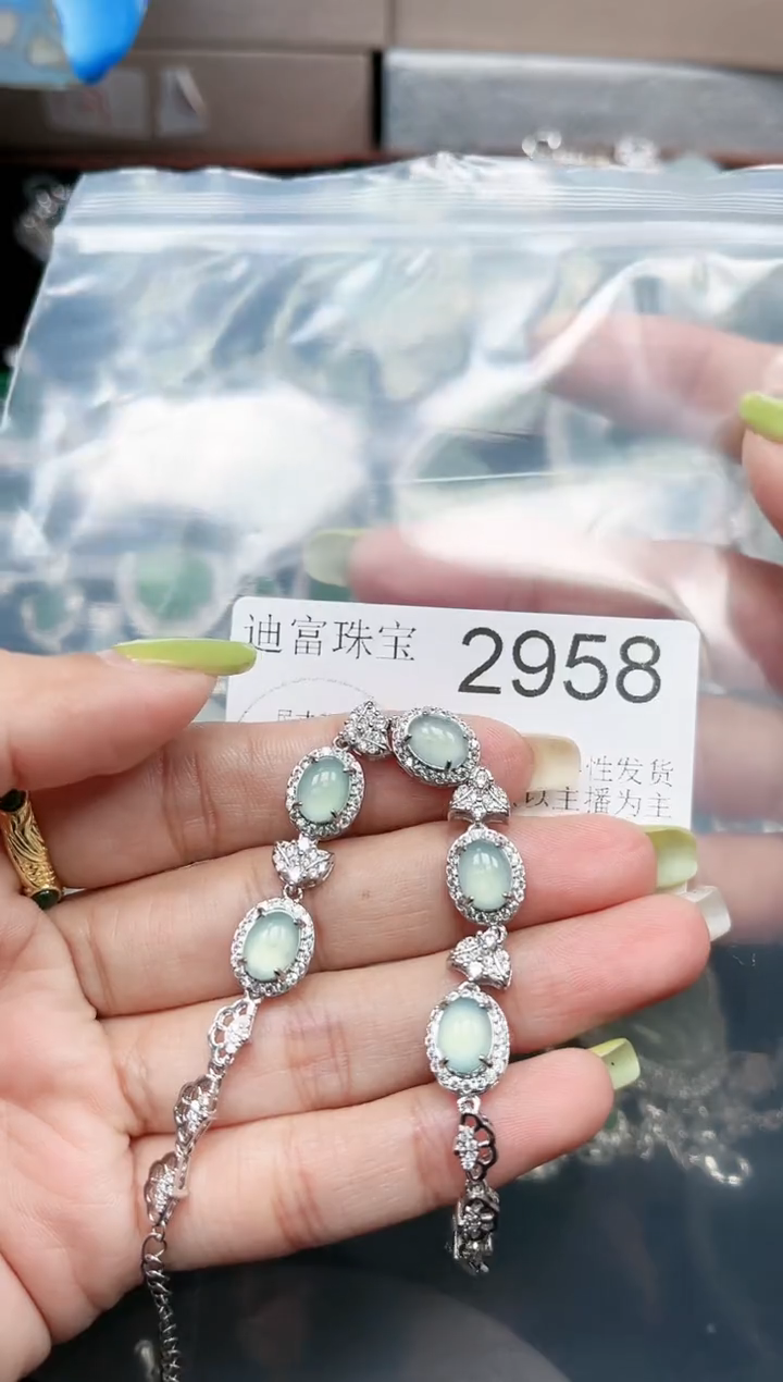 【闪购商品】翡翠颈饰未镶嵌2958赠皮绳