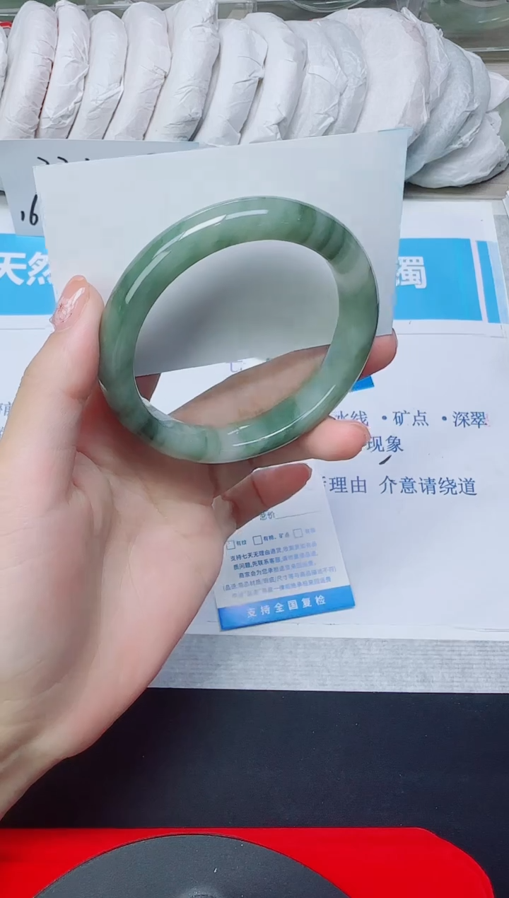 石英质玉手镯未镶嵌12/56.3