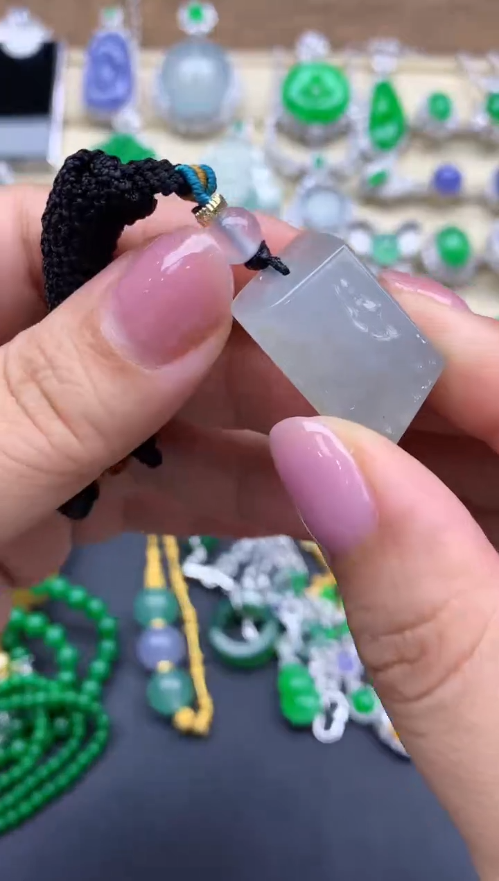 翡翠未镶嵌颈饰220--春日珠宝