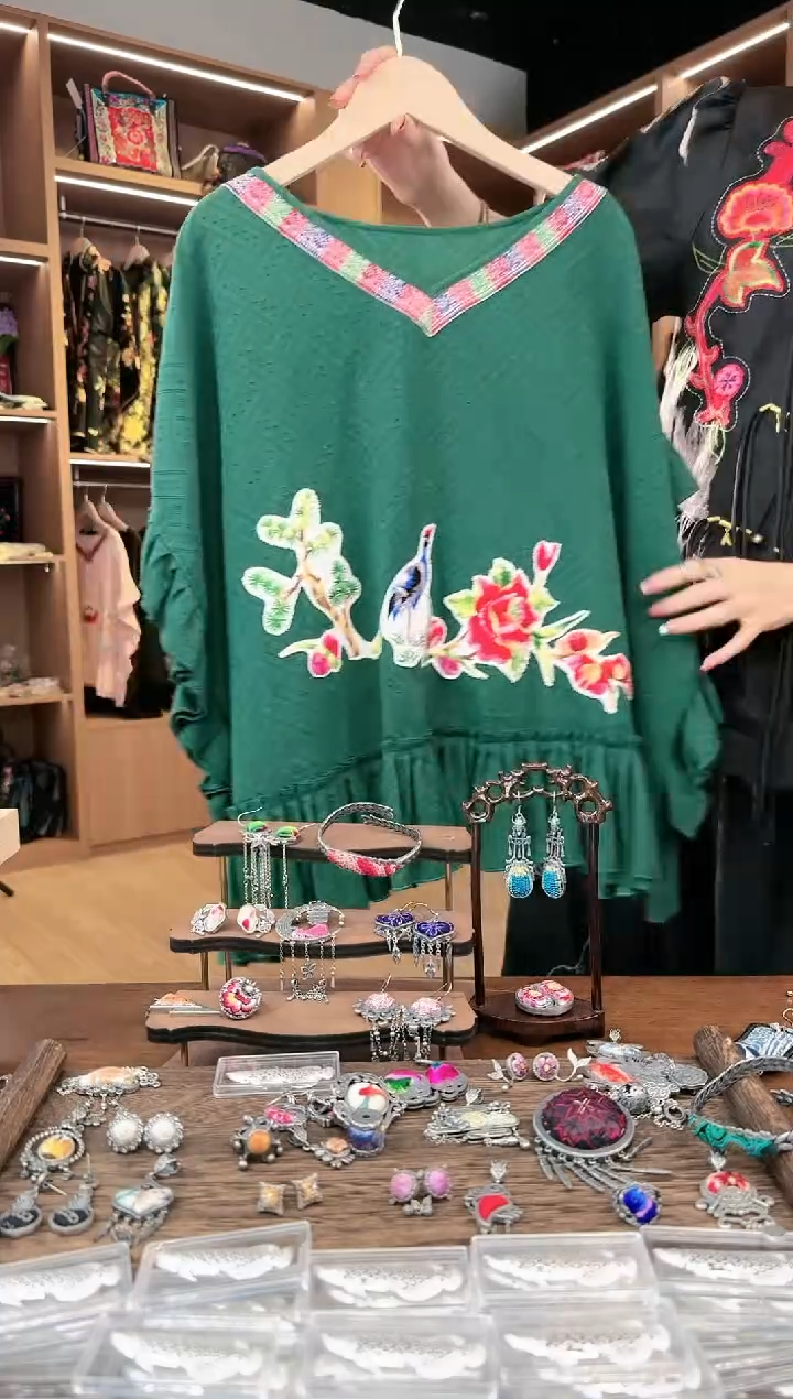 【闪购商品】织绣L618黔东南苗族刺绣