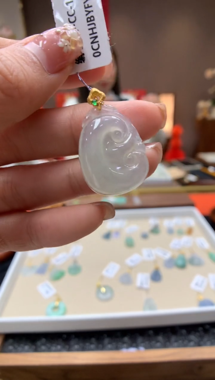 【闪购商品】翡翠颈饰18K金镶嵌如意
