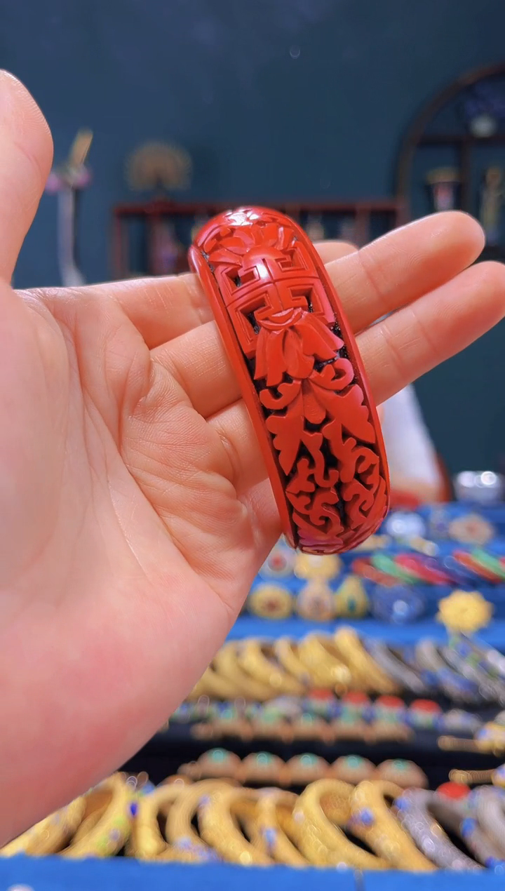 【闪购商品】非遗绝技 雕漆大师缠枝古背手镯（59圈）