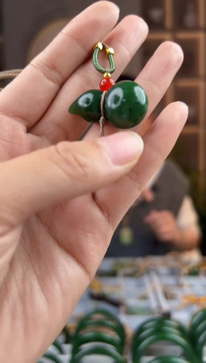 颈饰未镶嵌和田玉拍一发一，拍一发一