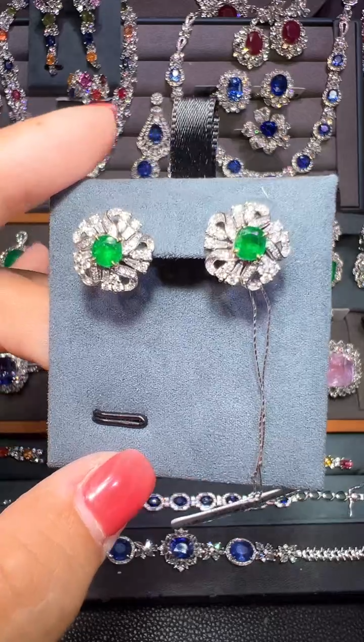 18K金镶嵌耳钉祖母绿0.42+0.44ct/吉尔德/潘杰希尔