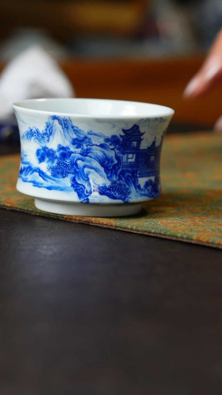 【闪购商品】青花山水束腰杯青花