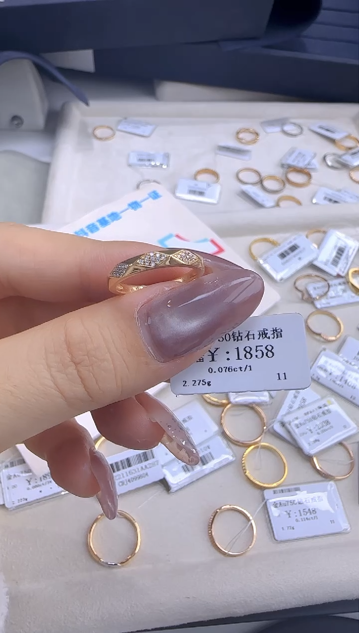 【闪购商品】钻石戒指/指环18K金镶嵌167800