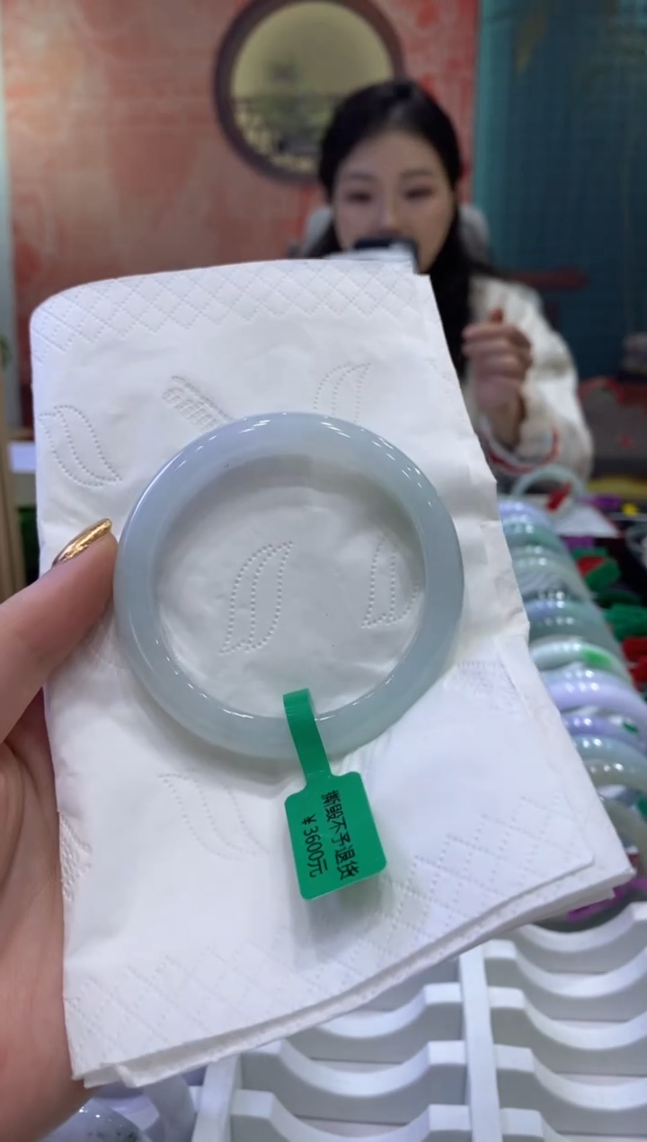 【闪购商品】翡翠手镯未镶嵌多人19375