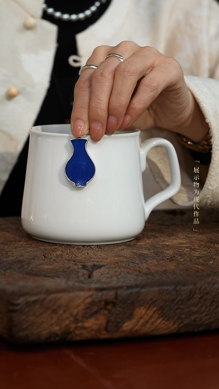 【闪购商品】QHGS 蓝色宝瓶摆件     