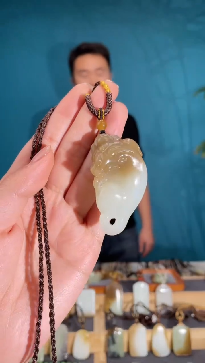 颈饰未镶嵌和田玉1