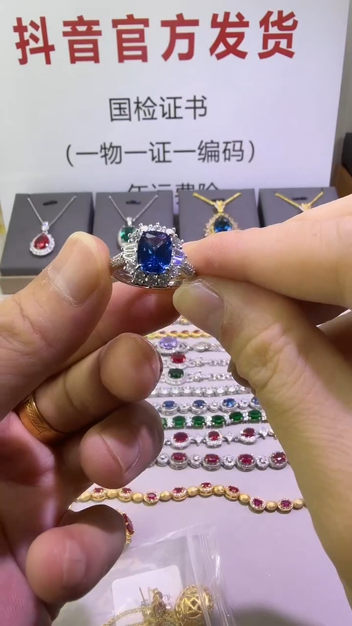 戒指蓝宝石18K金镶嵌211