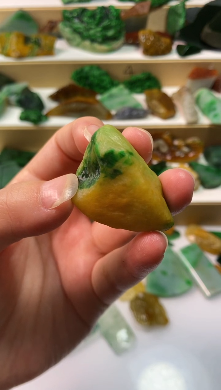 颈饰未镶嵌翡翠济****寓134天然翡翠