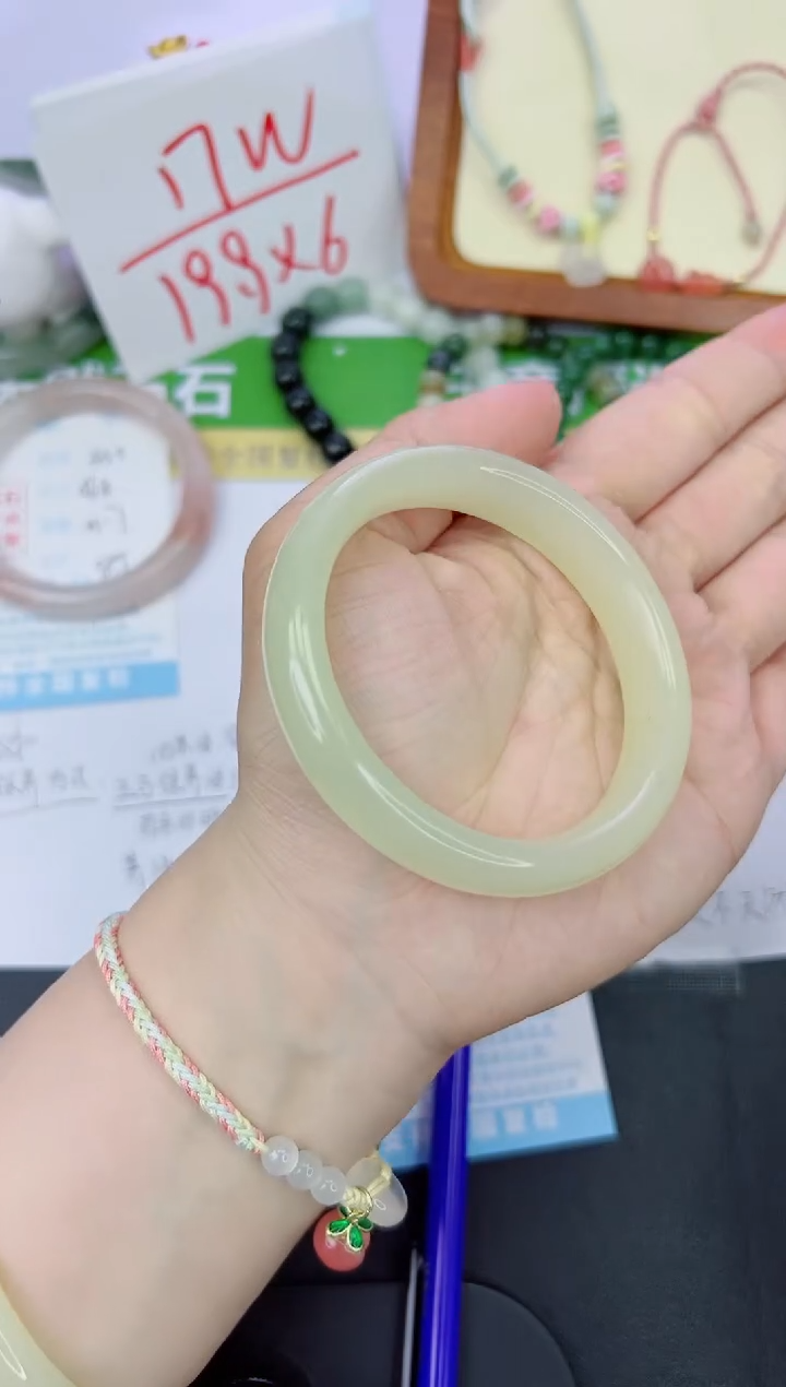 【闪购商品】石英质玉手镯未镶嵌331-58.7