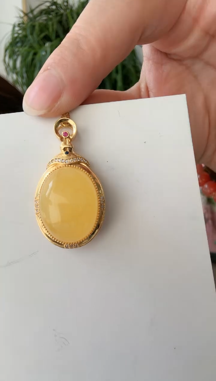 【闪购商品】蜜蜡裸石银S925镶嵌鸽子蛋吊坠