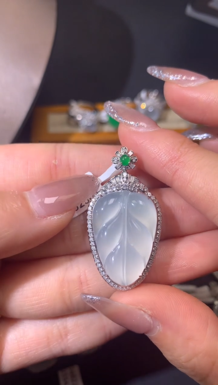 翡翠18K金镶嵌吊坠(不含链)吊坠