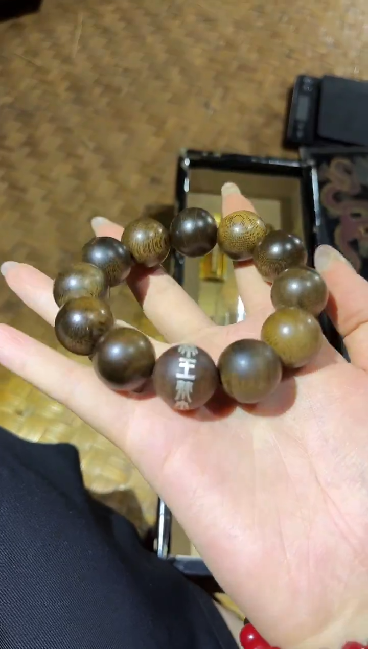 沉香碎屑沉香35悦悦悦dw梵尘黑长双龙盒子