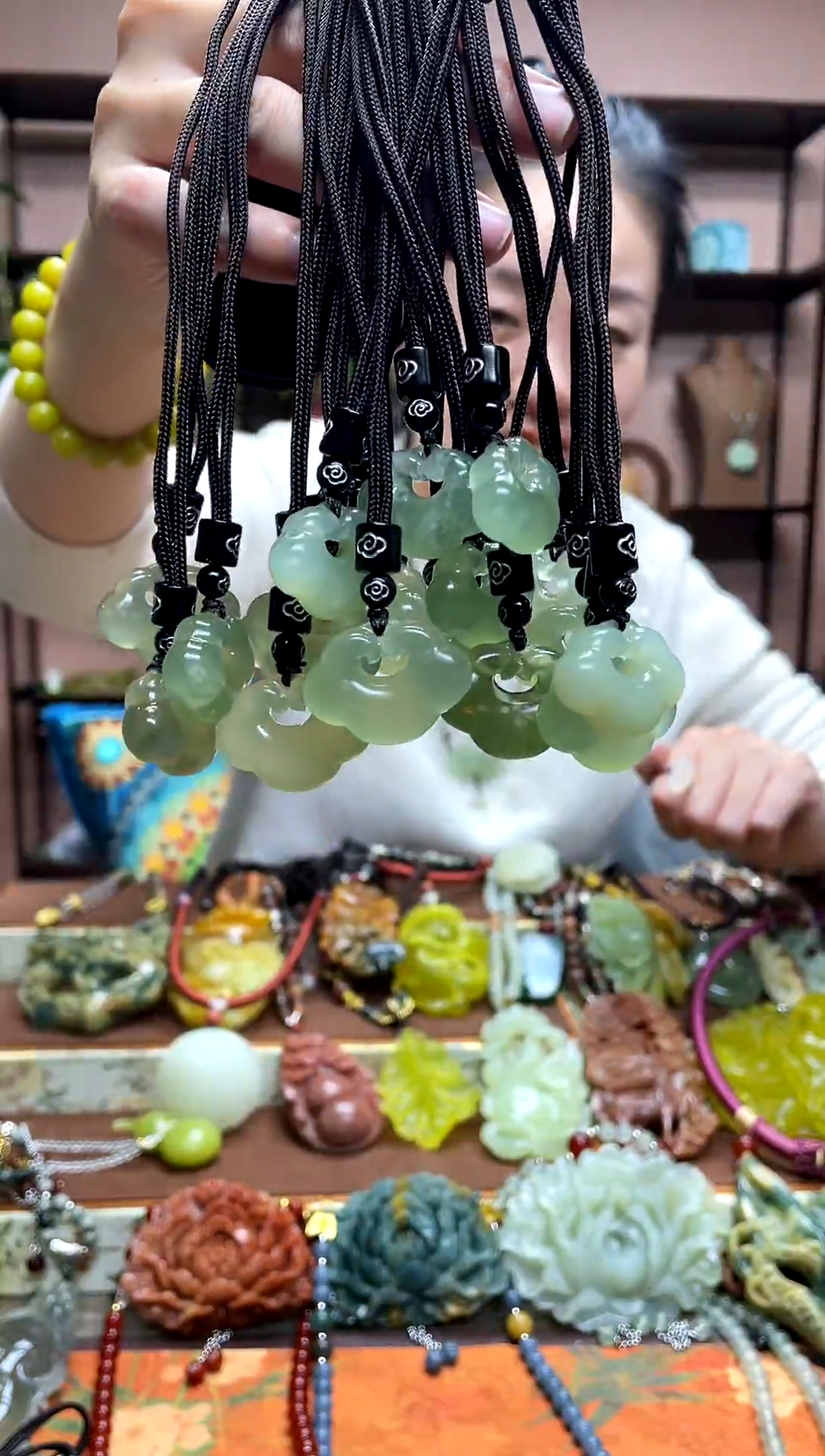 未镶嵌岫玉吊坠多样性发货发其中之一