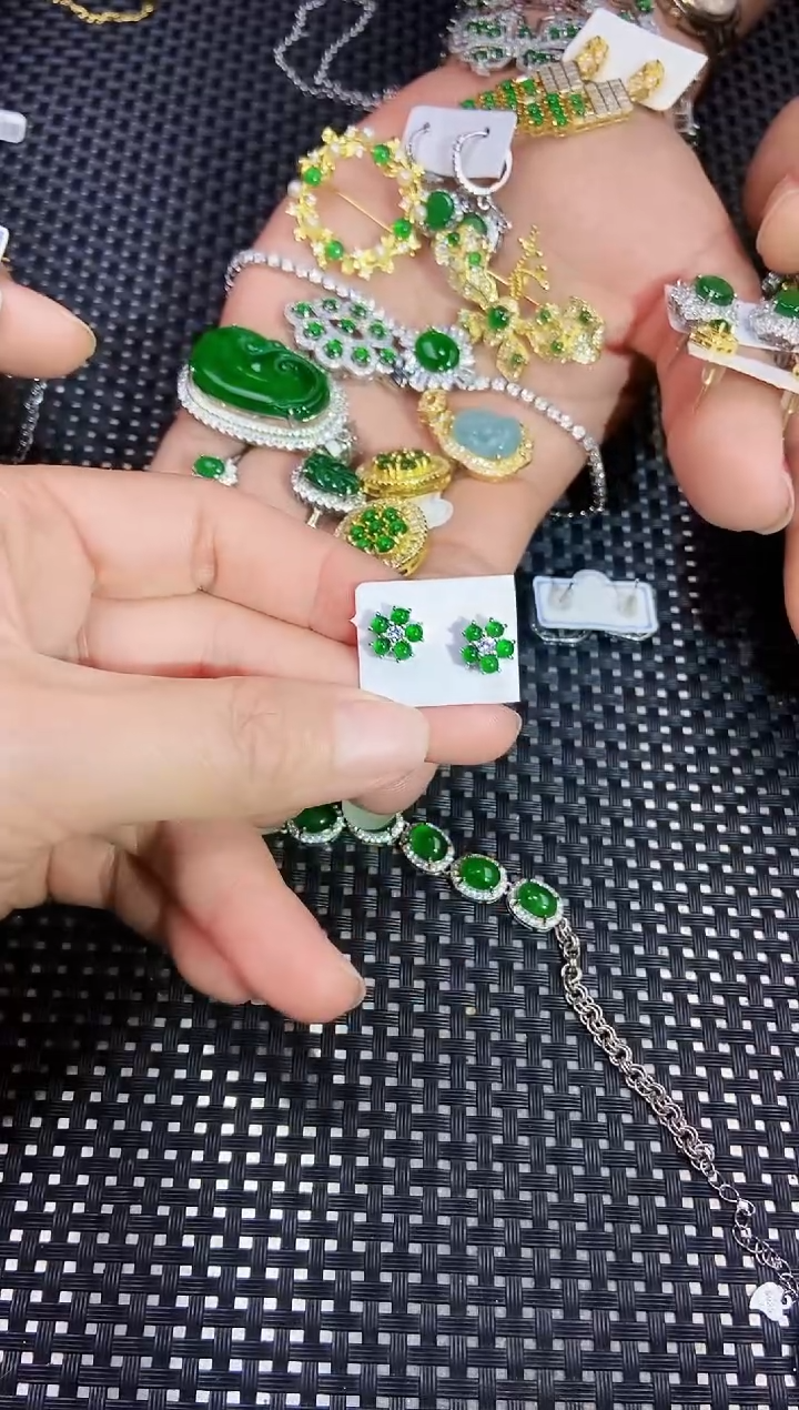 【闪购商品】翡翠耳饰未镶嵌11111111