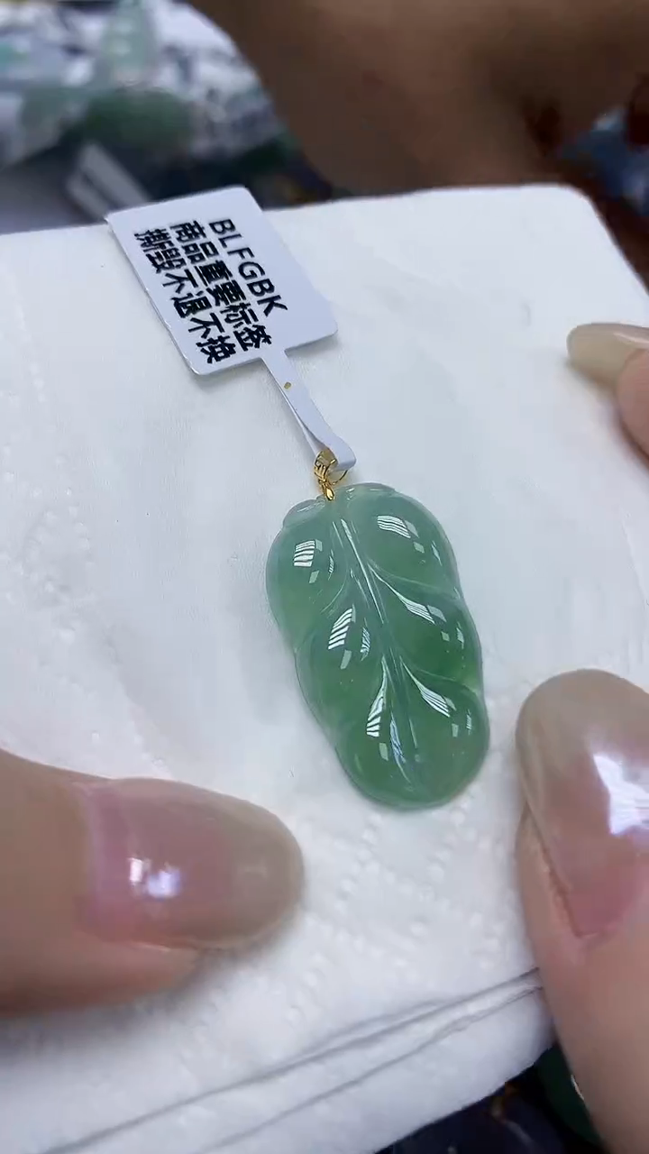 翡翠18K金镶嵌颈饰天然缅甸翡翠A货