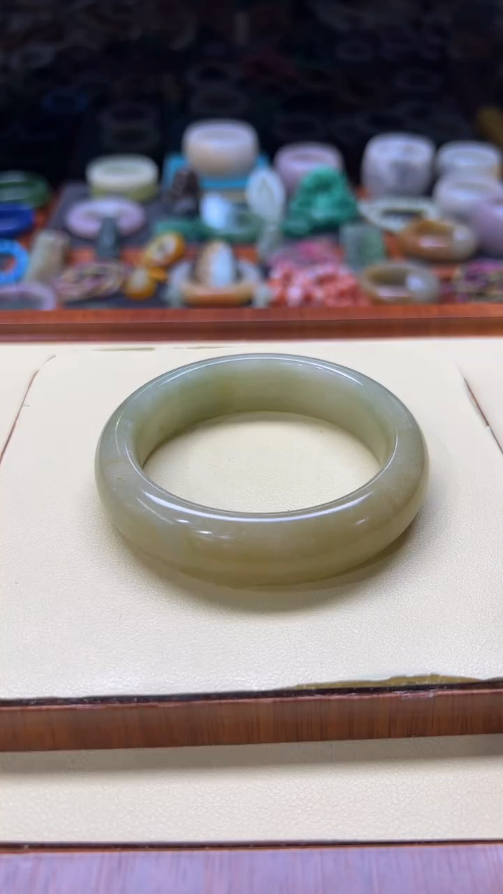 未镶嵌手镯石英质玉展**笑040