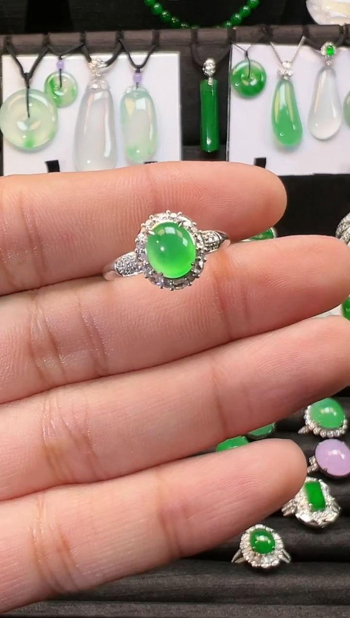 【闪购商品】翡翠戒指18K金镶嵌高冰甜阳绿戒指