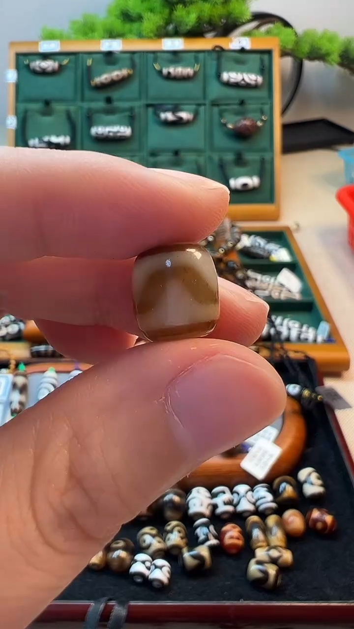 玛瑙/玉髓（覆膜）颈饰未镶嵌13微瑕