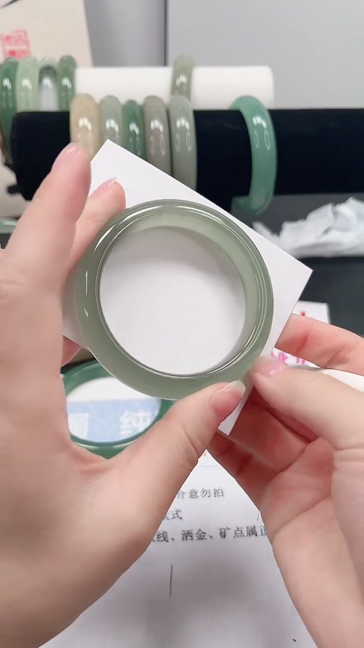 未镶嵌手镯石英质玉47-57.6