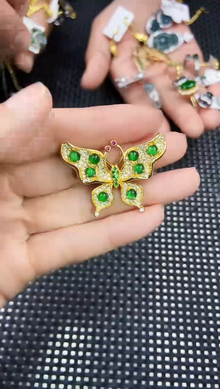 翡翠未镶嵌颈饰111111111