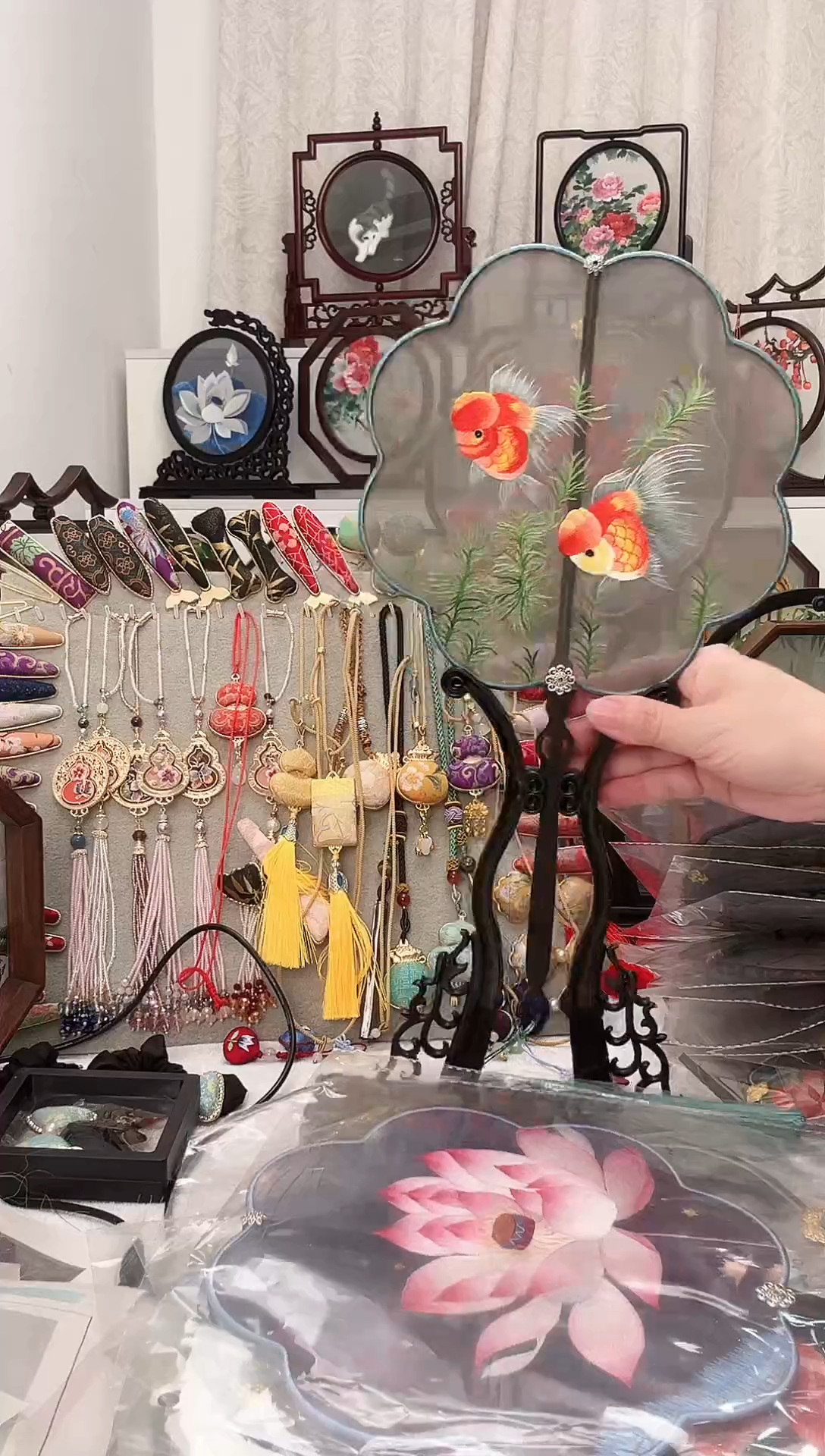 扇子苏绣作品手工团扇