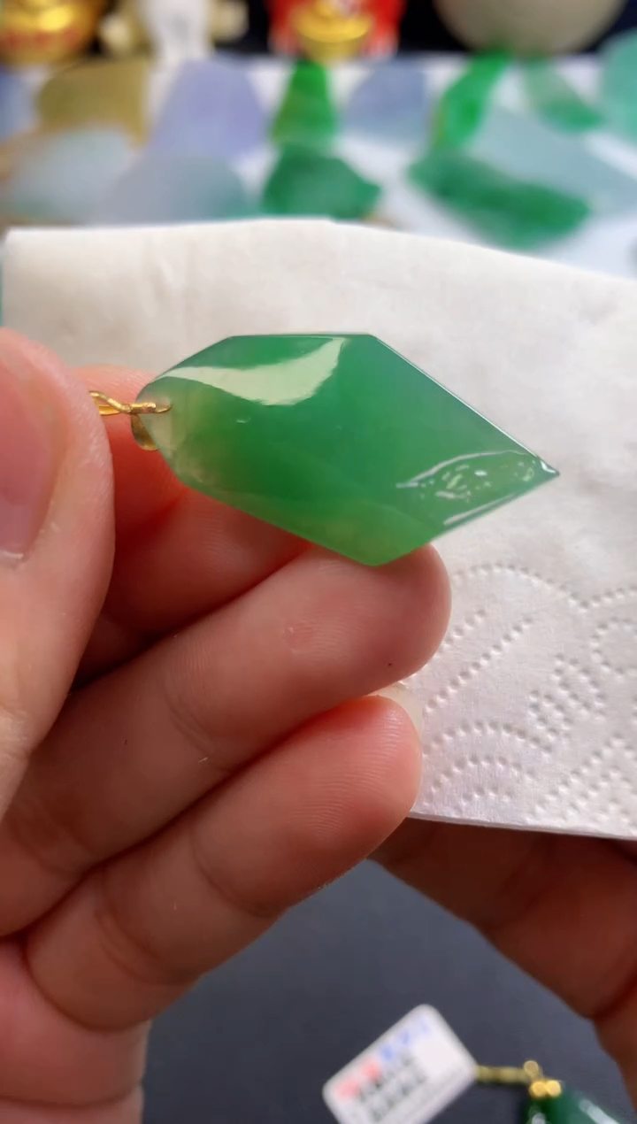 【闪购商品】翡翠吊坠(不含链)未镶嵌662