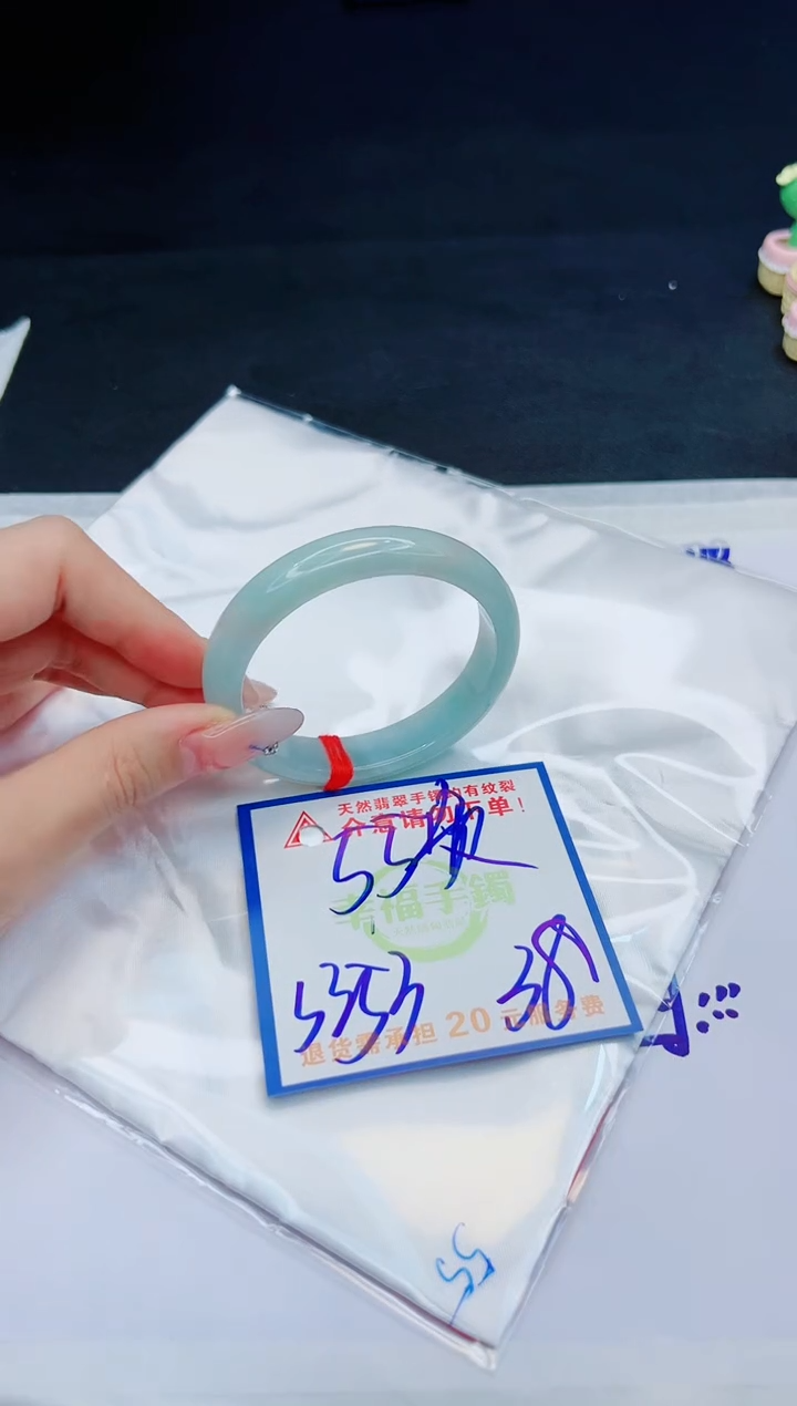 【闪购商品】翡翠手镯未镶嵌，质检证书图片色彩偏黑白