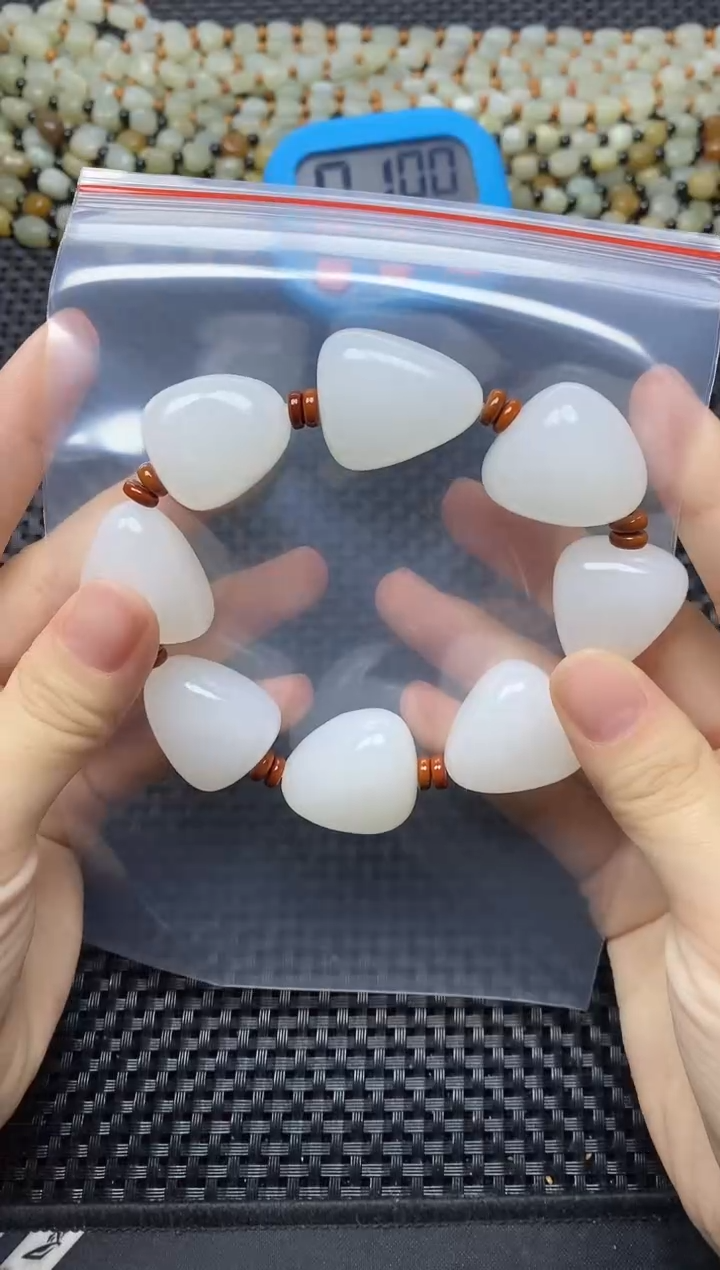 未镶嵌手链和田玉老***伯手串