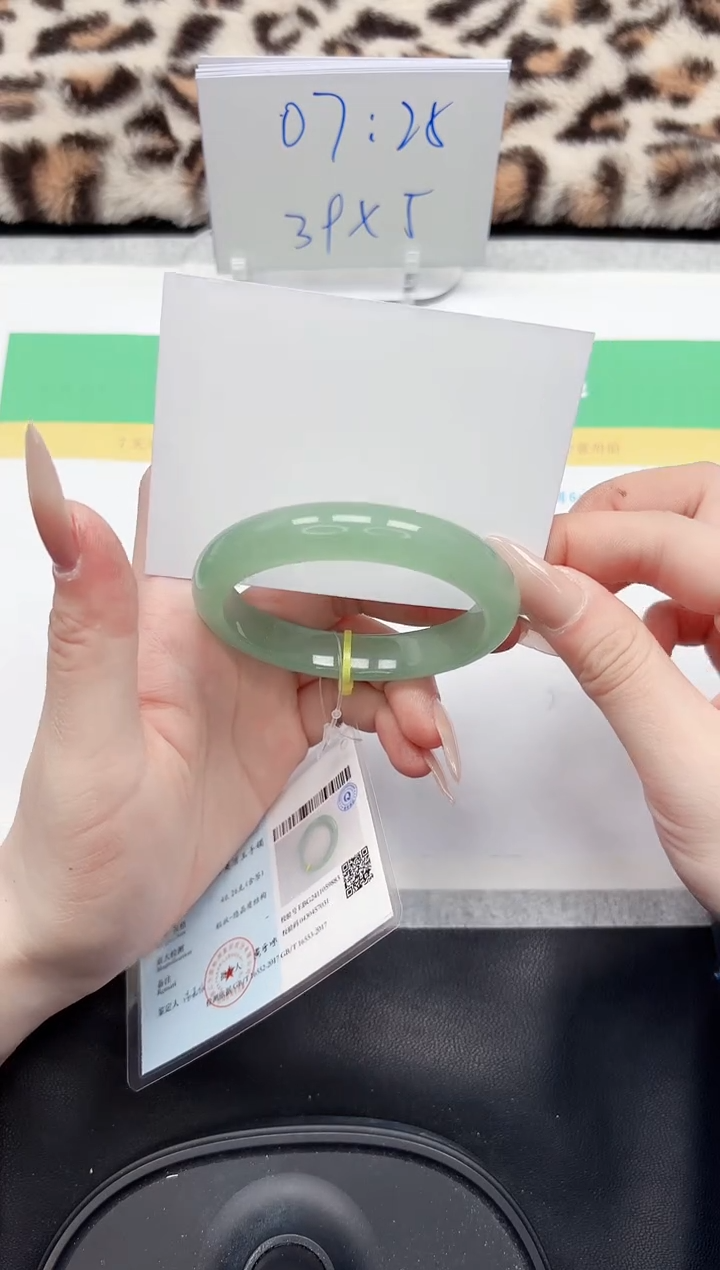 【闪购商品】石英质玉手镯未镶嵌192-52