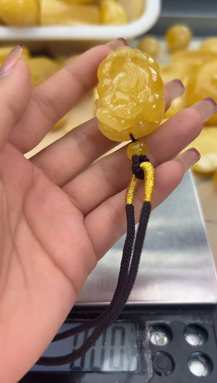 【闪购商品】琥珀裸石未镶嵌蜜蜡吊坠