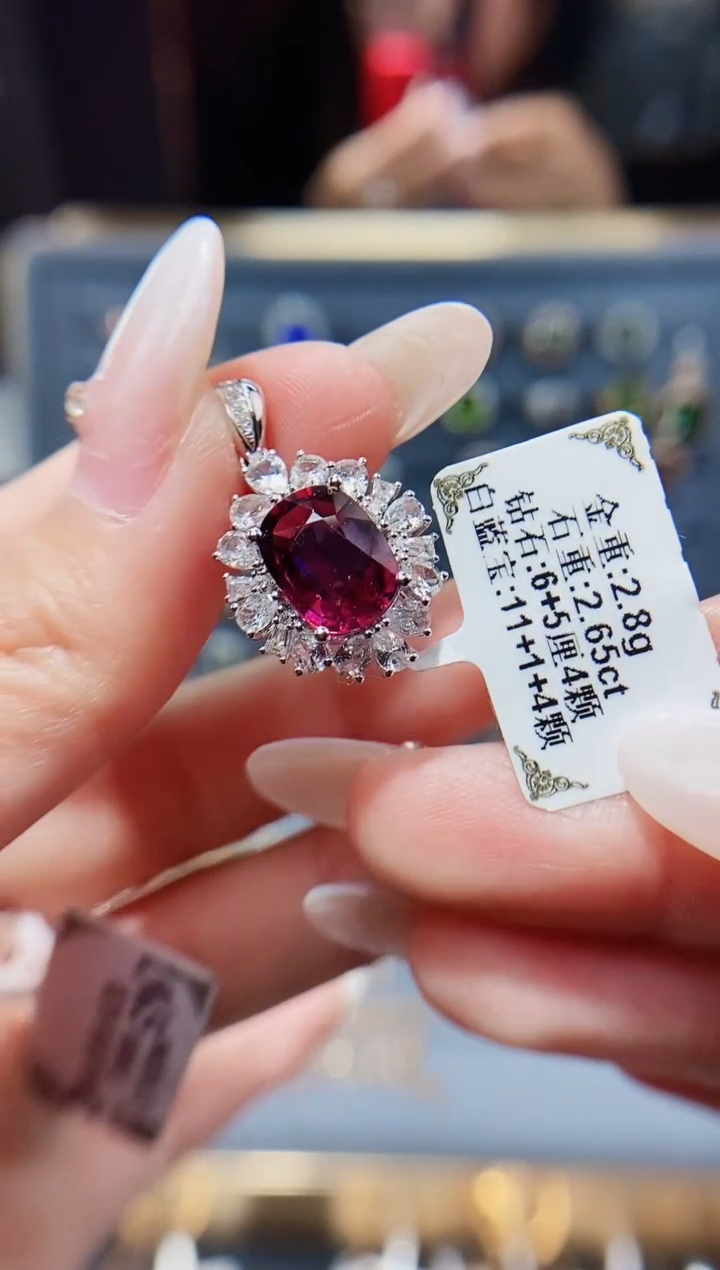 【闪购商品】碧玺颈饰18K金镶嵌2.65.