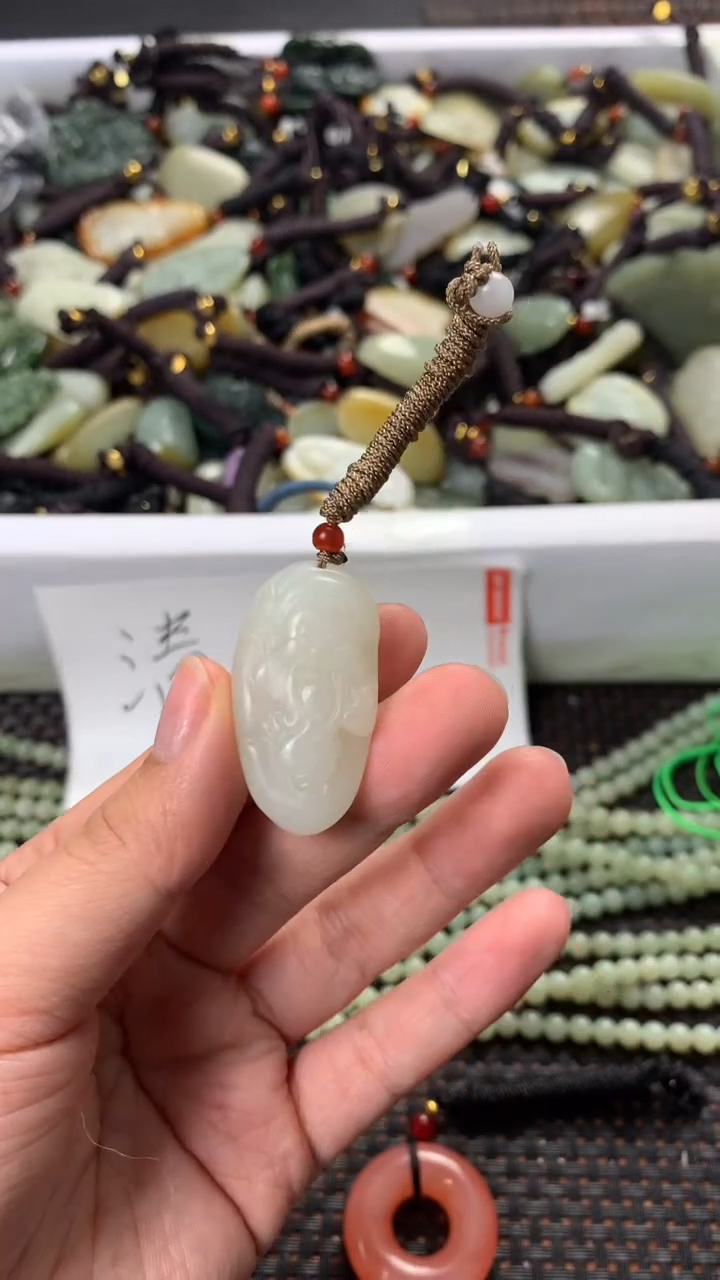 【闪购商品】和田玉颈饰未镶嵌多样性发货没有证书拍一发一有瑕
