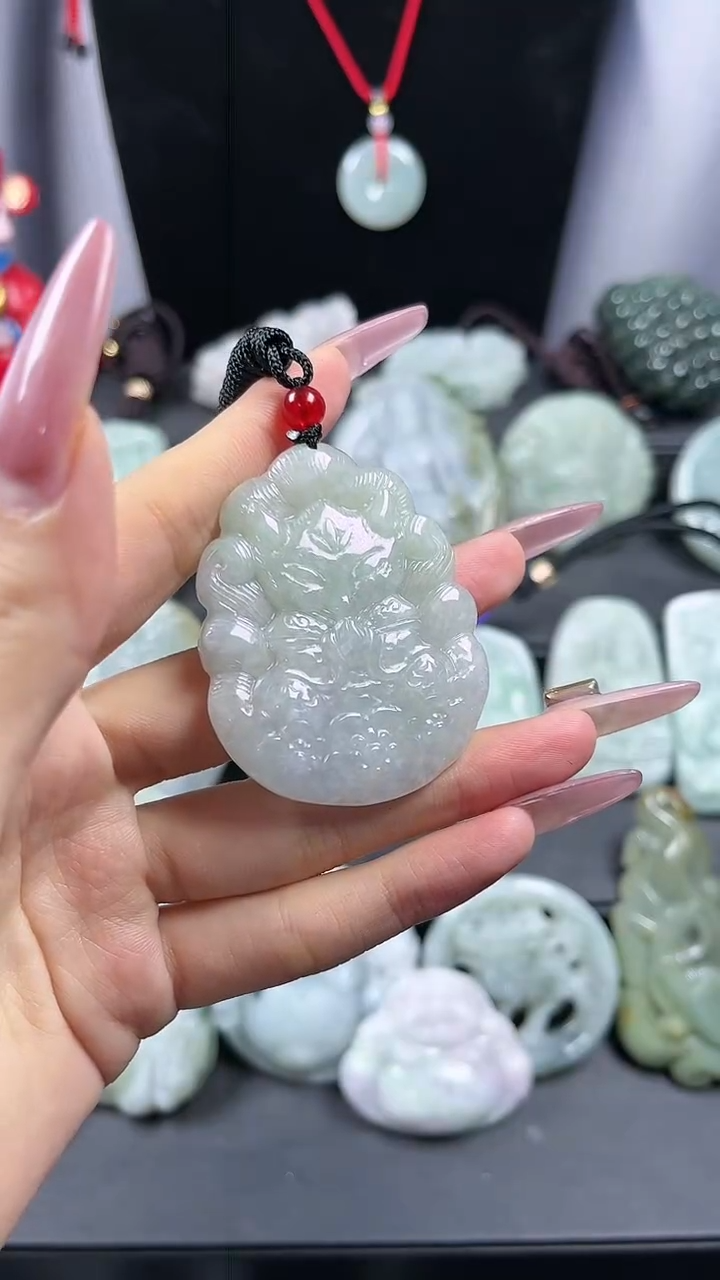 【闪购商品】翡翠颈饰未镶嵌九尾狐