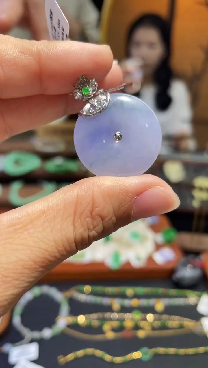 颈饰18K金镶嵌翡翠平安扣