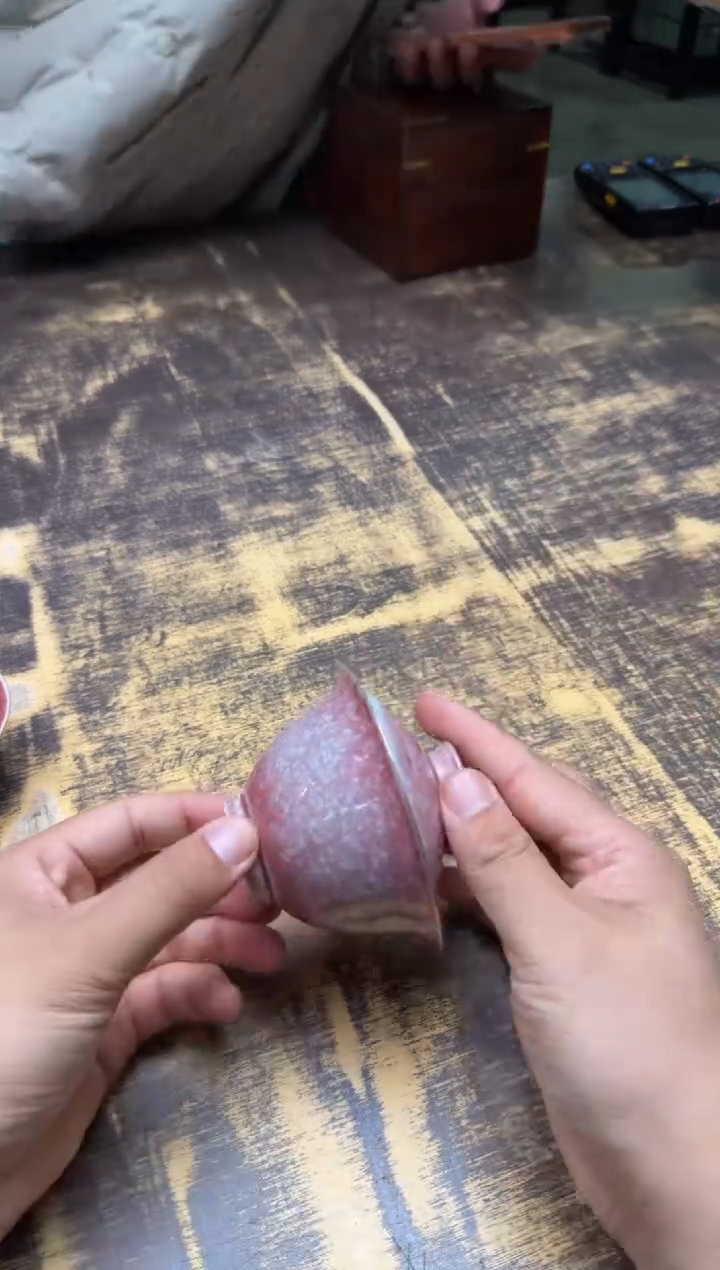 J****n清本源内模印青铜纹颜色釉豇豆红斗笠盖碗