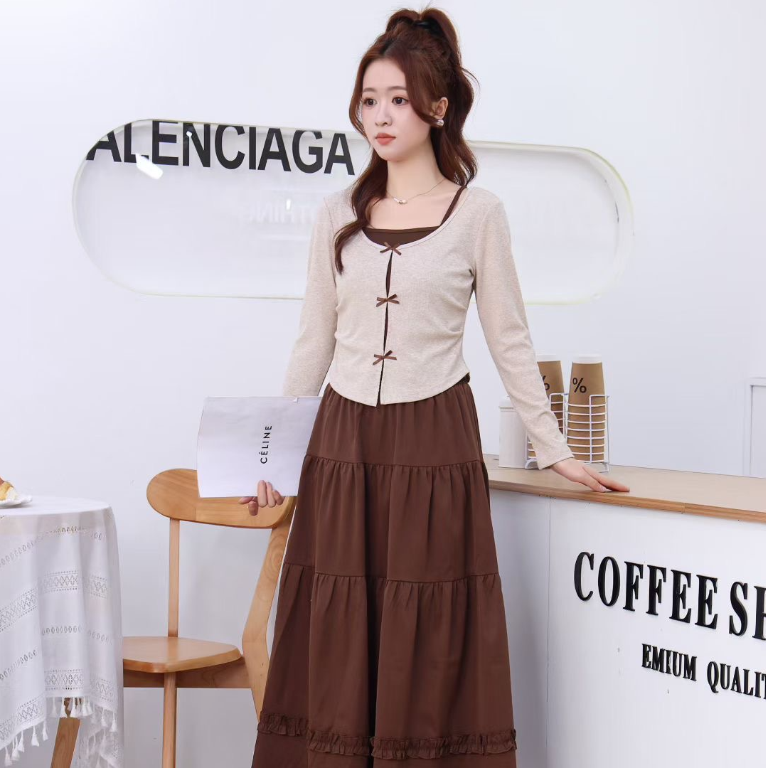 【芊朵 】高级感时髦气质修身长袖上衣女显瘦收腰吊带连衣裙两件套