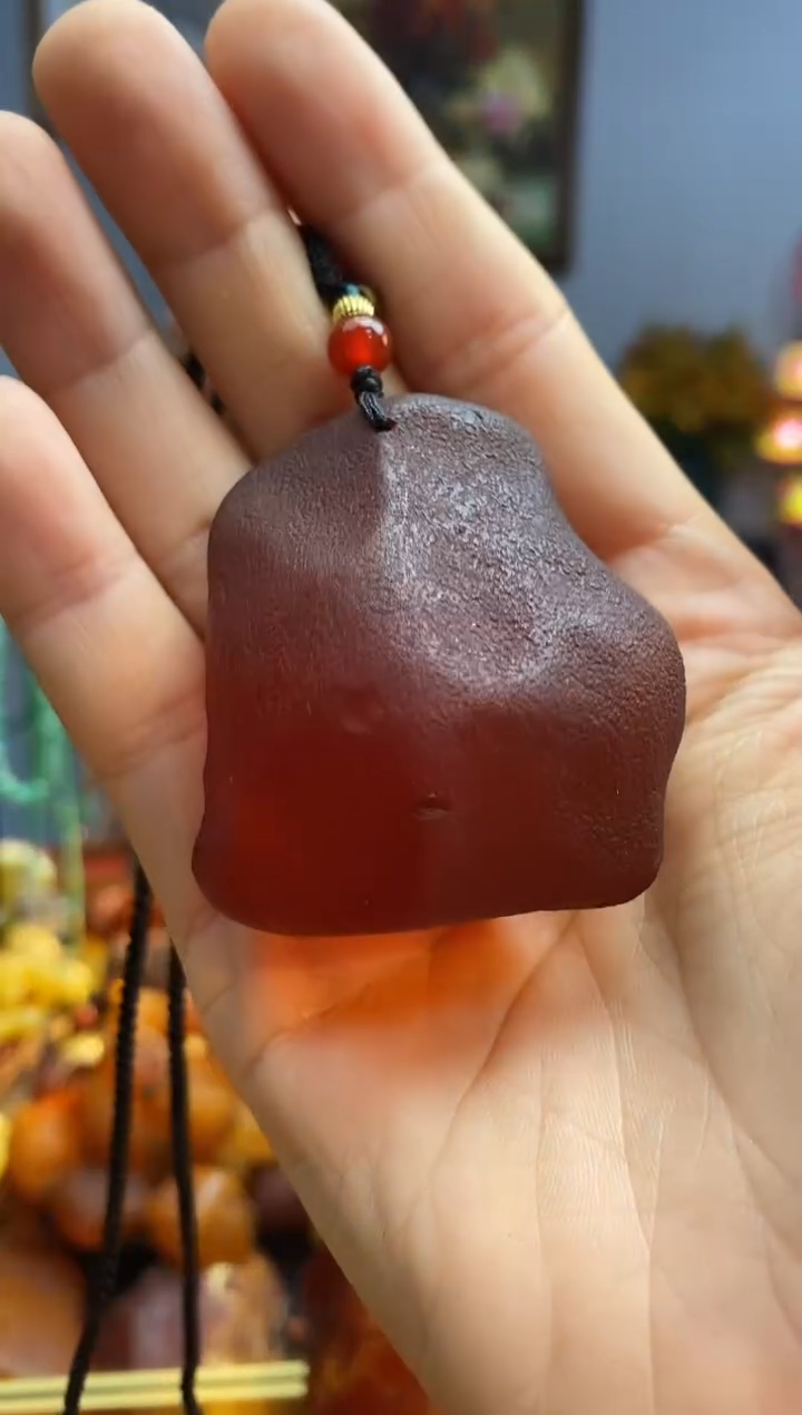 未镶嵌颈饰琥珀吊坠