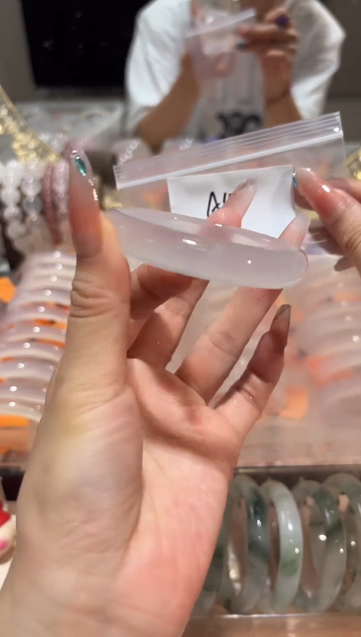 玛瑙/玉髓手镯未镶嵌芒*?A45